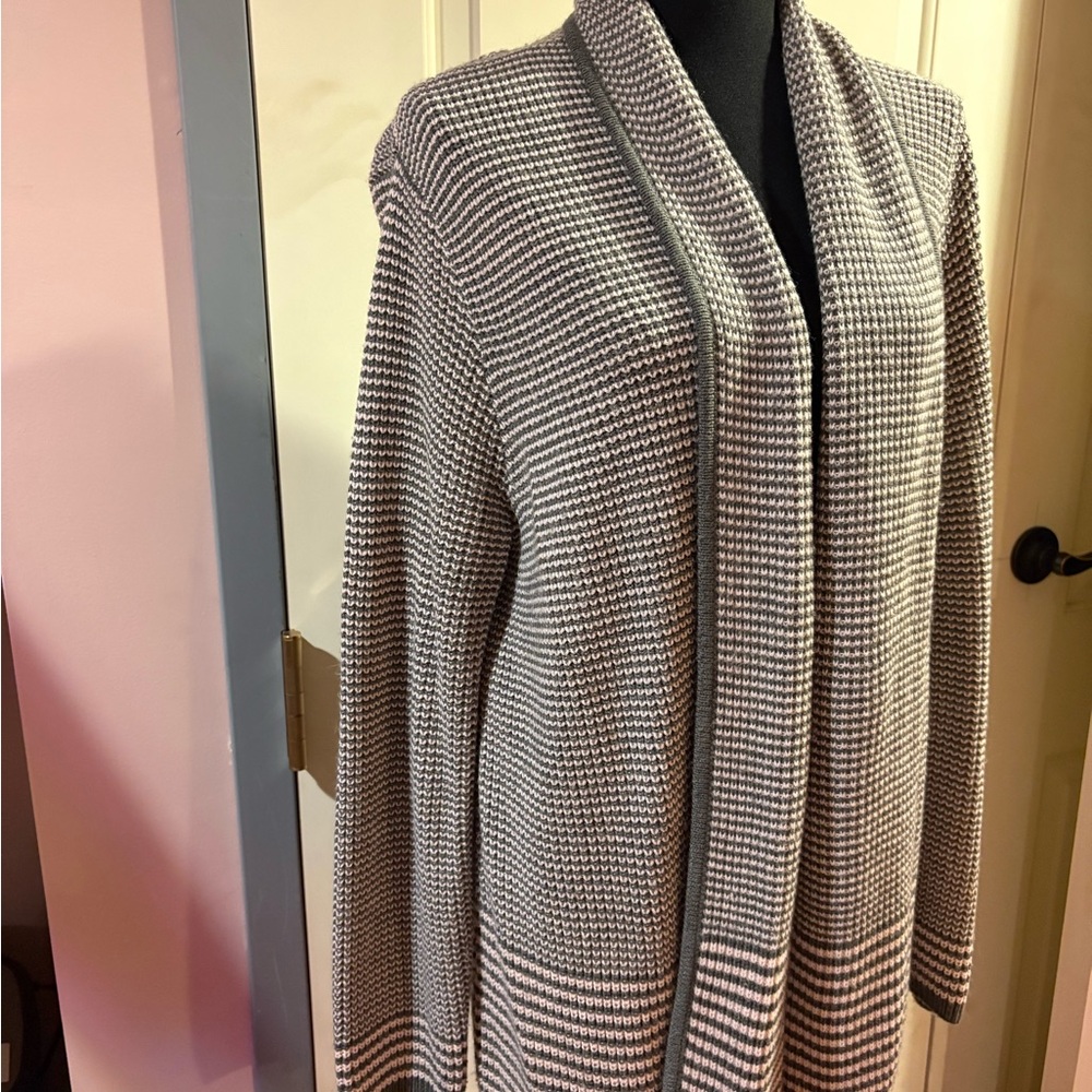 Croft & Barrow Women's Gray Houndstooth Cardigan